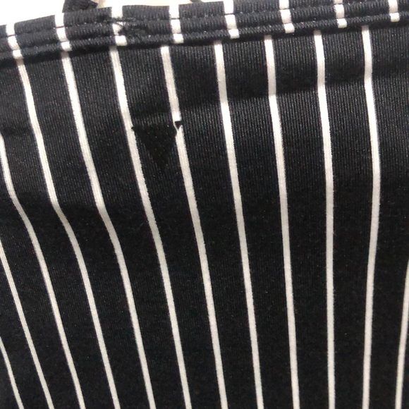 VICTORIAS SECRET INCRDBL ESSENTL WOMENS TANK - STRIPEVER .size medium - Picture 4 of 9